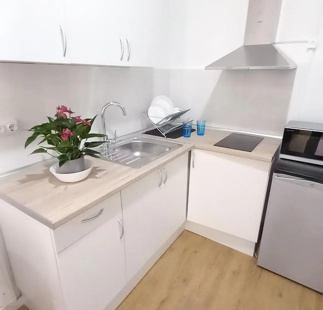 Cozy Studio In Gracia Barcelona 0*,  Espanha